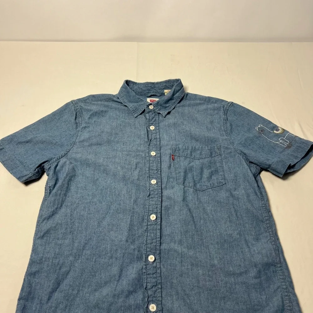 Levis Mens Chambray Shirt Short Sleeve Blue Llama Skateboard Globe Small